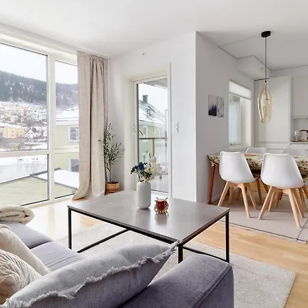Bergen's Finest: Sleek Oasis With Two Bedroom דירה *