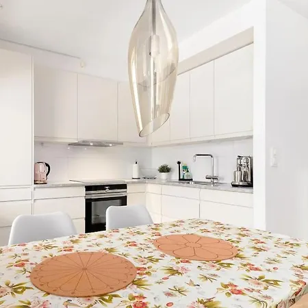 Bergen's Finest: Sleek Oasis With Two Bedroom דירה ברגן