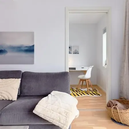 Bergen's Finest: Sleek Oasis With Two Bedroom דירה