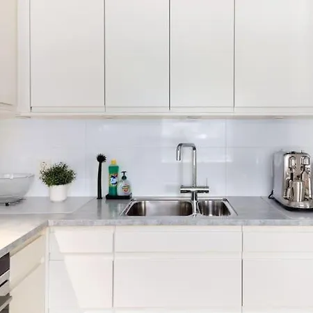 Bergen's Finest: Sleek Oasis With Two Bedroom Appartamento