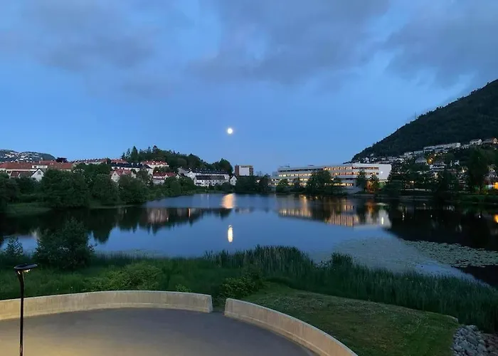 Bergen's Finest: Sleek Oasis With Two Bedroom Apartman